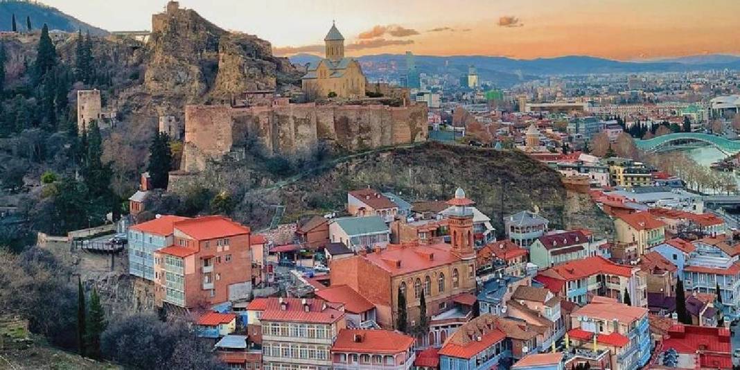 Kışın en keyifli kaçamağı! 2 saatlik uçuş mesafesinde: Yılbaşı tatili için popüler rota oldu 4